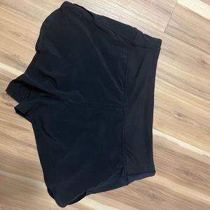 Athleta run with it 4.5” shorts in black